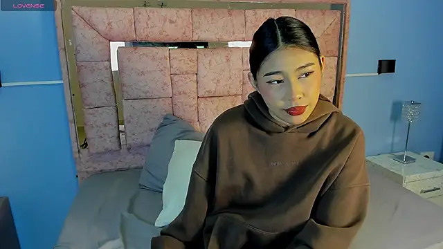 Snapshot of LICKY_LOV chatting on 10.24.25 LICKY LOV online show from 10.24.25