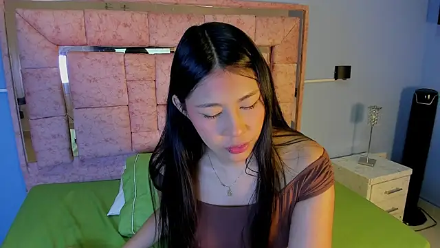 Snapshot of LICKY_LOV chatting on 11.15.25 LICKY LOV online show from 11.15.25