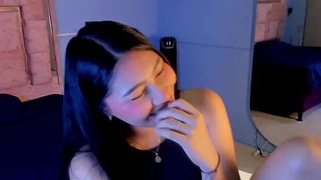 Snapshot of LICKY_LOV chatting on 11.29.25 LICKY LOV online show from 11.29.25