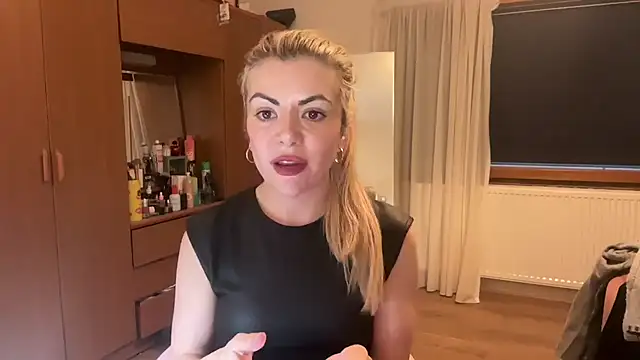 princess17 online show from 10.13.25