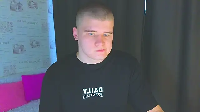 Snapshot of kittenmurr chatting on 10.04.25 kittenmurr online show from 10.04.25