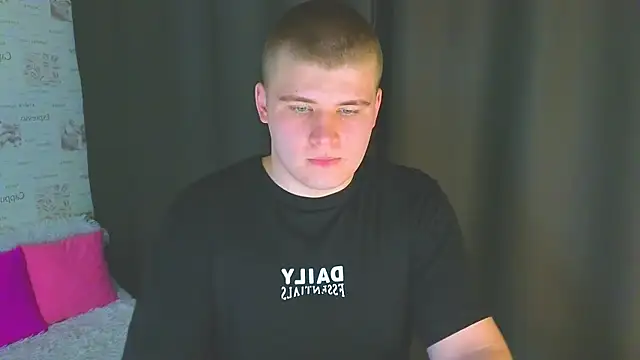 Snapshot of kittenmurr chatting on 10.08.25 kittenmurr online show from 10.08.25