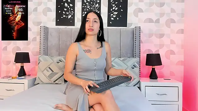 Snapshot of natasha_moreno chatting on 11.17.25 natasha moreno online show from 11.17.25