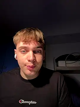 Snapshot of Fappatore_Nato05 chatting on 10.11.25 Fappatore Nato05 online show from 10.11.25