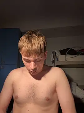 Snapshot of Fappatore_Nato05 chatting on 10.12.25 Fappatore Nato05 online show from 10.12.25