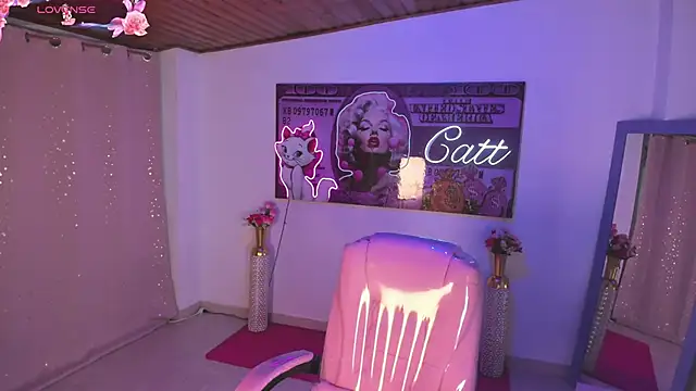 Snapshot of catt_monroe chatting on 06.19.26 catt monroe online show from 06.19.26