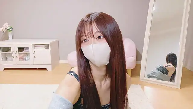 Snapshot of Yuna-ch chatting on 10.21.25 Yuna-ch online show from 10.21.25