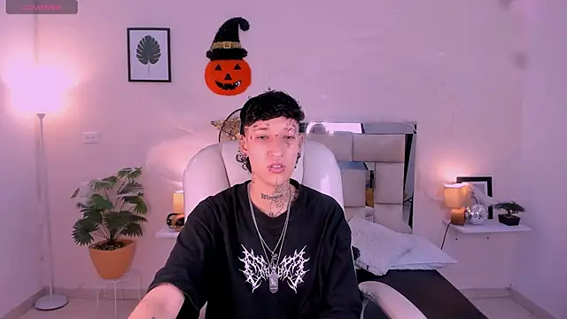 Snapshot of Luci_Rose chatting on 10.23.25 Luci Rose online show from 10.23.25