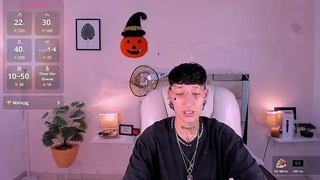 Snapshot of Luci_Rose chatting on 10.24.25 Luci Rose online show from 10.24.25