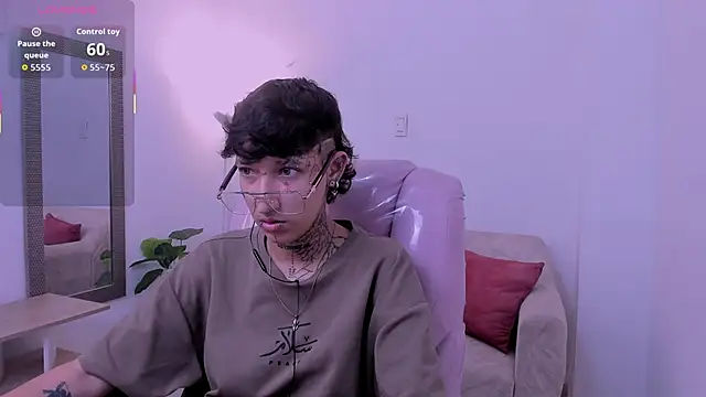 Snapshot of Luci_Rose chatting on 11.13.25 Luci Rose online show from 11.13.25