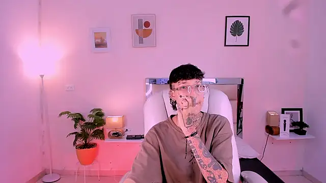 Snapshot of Luci_Rose chatting on 11.15.25 Luci Rose online show from 11.15.25