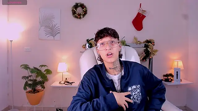 Snapshot of Luci_Rose chatting on 11.20.25 Luci Rose online show from 11.20.25