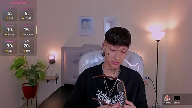 Snapshot of Luci_Rose chatting on 11.20.25 Luci Rose online show from 11.20.25