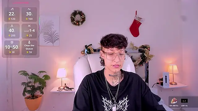 Snapshot of Luci_Rose chatting on 11.22.25 Luci Rose online show from 11.22.25