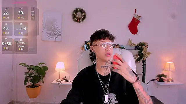 Snapshot of Luci_Rose chatting on 11.25.25 Luci Rose online show from 11.25.25