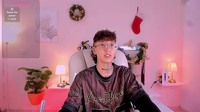 Snapshot of Luci_Rose chatting on 12.03.25 Luci Rose online show from 12.03.25