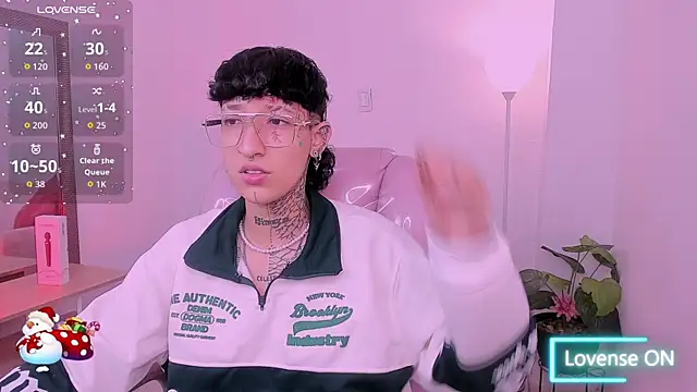 Snapshot of Luci_Rose chatting on 12.19.25 Luci Rose online show from 12.19.25