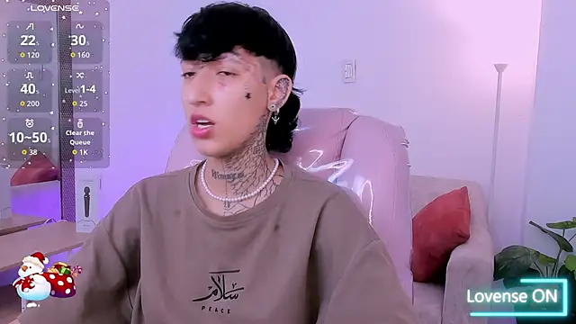 Snapshot of Luci_Rose chatting on 12.23.25 Luci Rose online show from 12.23.25