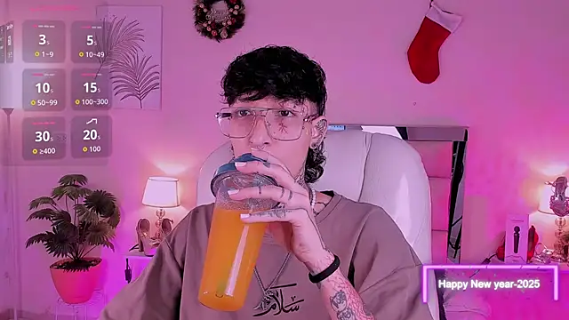 Snapshot of Luci_Rose chatting on 01.08.26 Luci Rose online show from 01.08.26