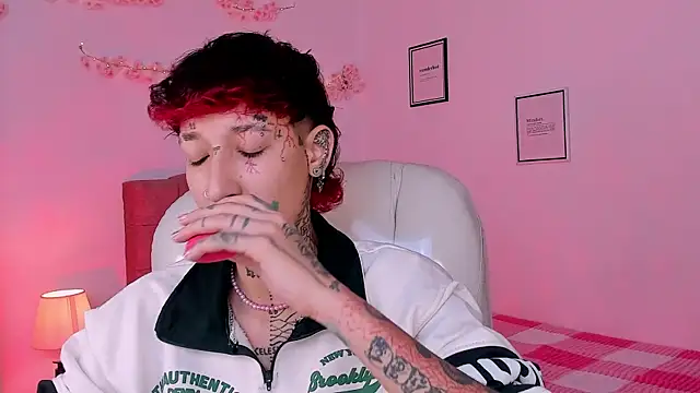 Snapshot of Luci_Rose chatting on 02.14.26 Luci Rose online show from 02.14.26