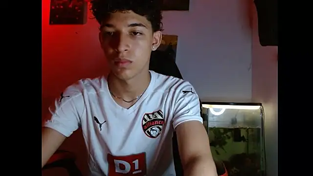 Snapshot of Xtremeplay_18 chatting on 10.19.25 Xtremeplay 18 online show from 10.19.25