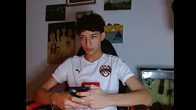 Snapshot of Xtremeplay_18 chatting on 10.24.25 Xtremeplay 18 online show from 10.24.25