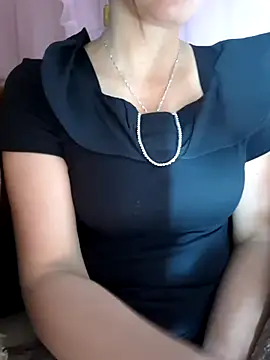 Snapshot of Nana-bar chatting on 11.28.25 Nana-bar online show from 11.28.25