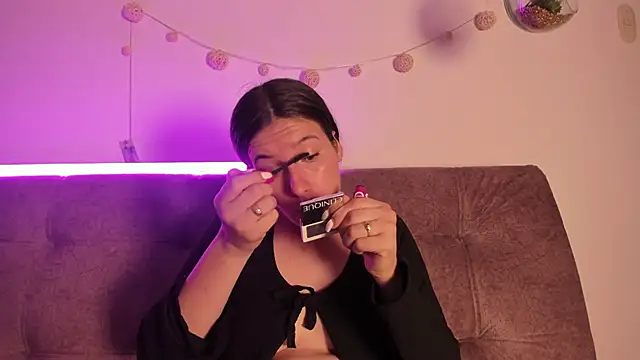 Snapshot of katalella_brown1 chatting on 09.30.25 katalella brown1 online show from 09.30.25