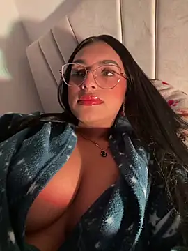 Linda Saenz  online show from 06.07.26