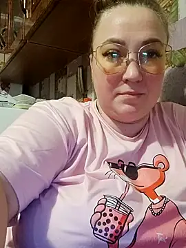 Snapshot of Kiss_Eva chatting on 11.22.25 Kiss Eva online show from 11.22.25