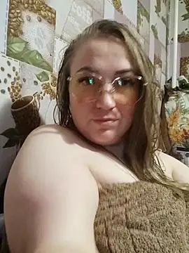 Snapshot of Kiss_Eva chatting on 11.25.25 Kiss Eva online show from 11.25.25