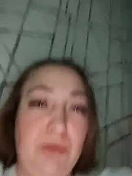 Snapshot of Kiss_Eva chatting on 12.04.25 Kiss Eva online show from 12.04.25