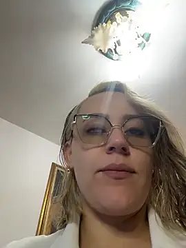Snapshot of CurvyLust_x chatting on 06.19.26 CurvyLust x online show from 06.19.26
