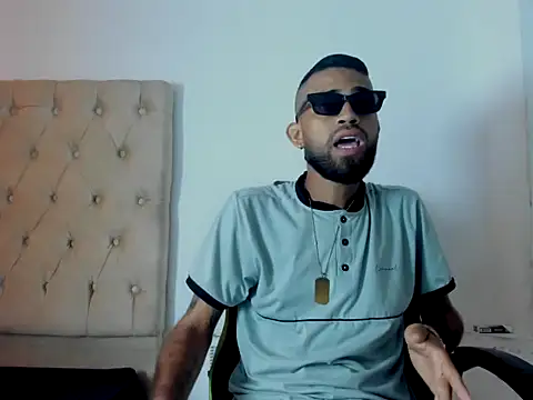 adri sexboy229 online show from 09.20.25