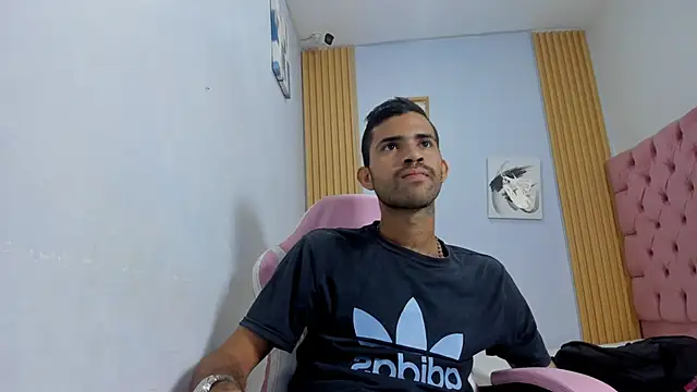 adri sexboy229 online show from 10.18.25