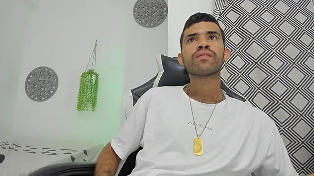 adri sexboy229 online show from 10.19.25