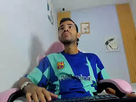 adri sexboy229 online show from 10.22.25