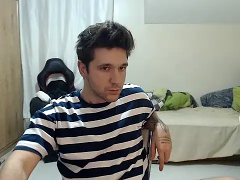 Snapshot of 2handsomemann chatting on 09.26.25 2handsomemann online show from 09.26.25