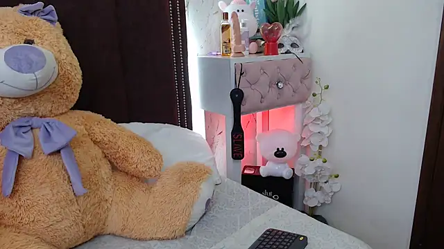 VioletxBloom online show from 10.04.25