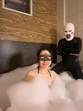 Snapshot of NENEandOJI chatting on 03.29.26 NENEandOJI online show from 03.29.26