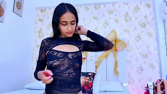 Snapshot of Samanta_Isel chatting on 11.25.25 Samanta Isel online show from 11.25.25