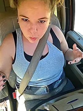 Snapshot of LacyLaurent chatting on 11.22.25 LacyLaurent online show from 11.22.25