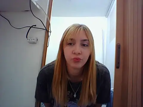 Snapshot of ayebran chatting on 09.10.25 ayebran online show from 09.10.25