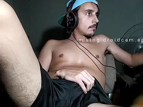 Snapshot of papito20cm chatting on 12.15.25 papito20cm online show from 12.15.25