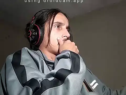 Snapshot of papito20cm chatting on 12.17.25 papito20cm online show from 12.17.25