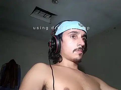 Snapshot of papito20cm chatting on 12.23.25 papito20cm online show from 12.23.25