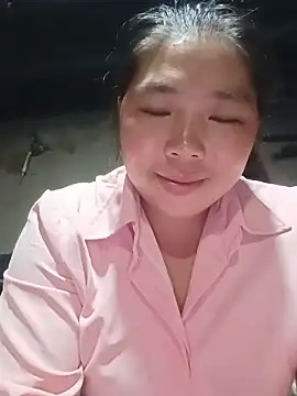 Snapshot of quynhkoolbae chatting on 06.26.26 quynhkoolbae online show from 06.26.26