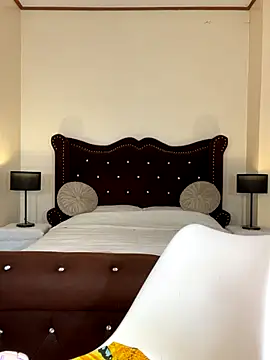 Snapshot of KeraEvangeline chatting on 12.13.25 KeraEvangeline online show from 12.13.25