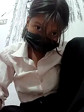 Snapshot of VamikaAngel chatting on 11.30.25 VamikaAngel online show from 11.30.25