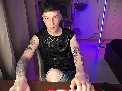 Snapshot of davesinner chatting on 02.28.26 davesinner online show from 02.28.26